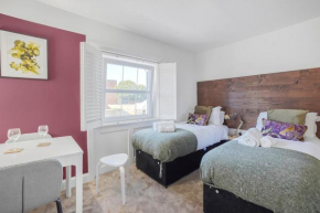 London*Stamfordhill *2BR*Sleeps 5*2 Tube lines*Contractors*Relocation